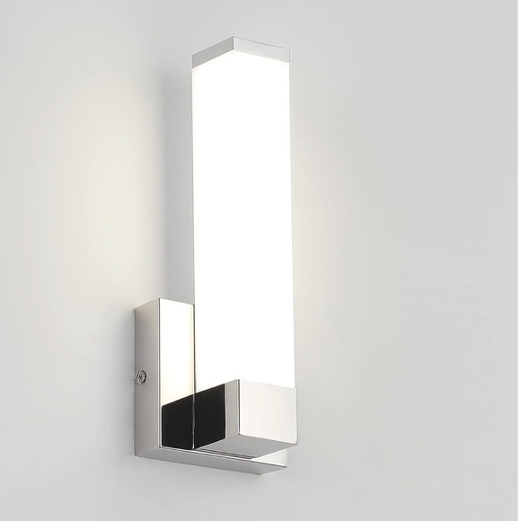 Chrome wall mounted light, accent wall light, silver light, modern look - Picture 1 of 8